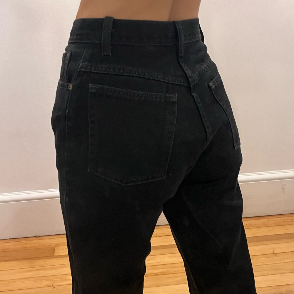 HIGH WAISTED BLACK DENIM